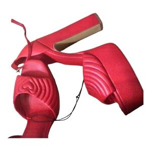 Aldo red quilted heart platform Ankle strap puffy platform heel‎ sandals size 10